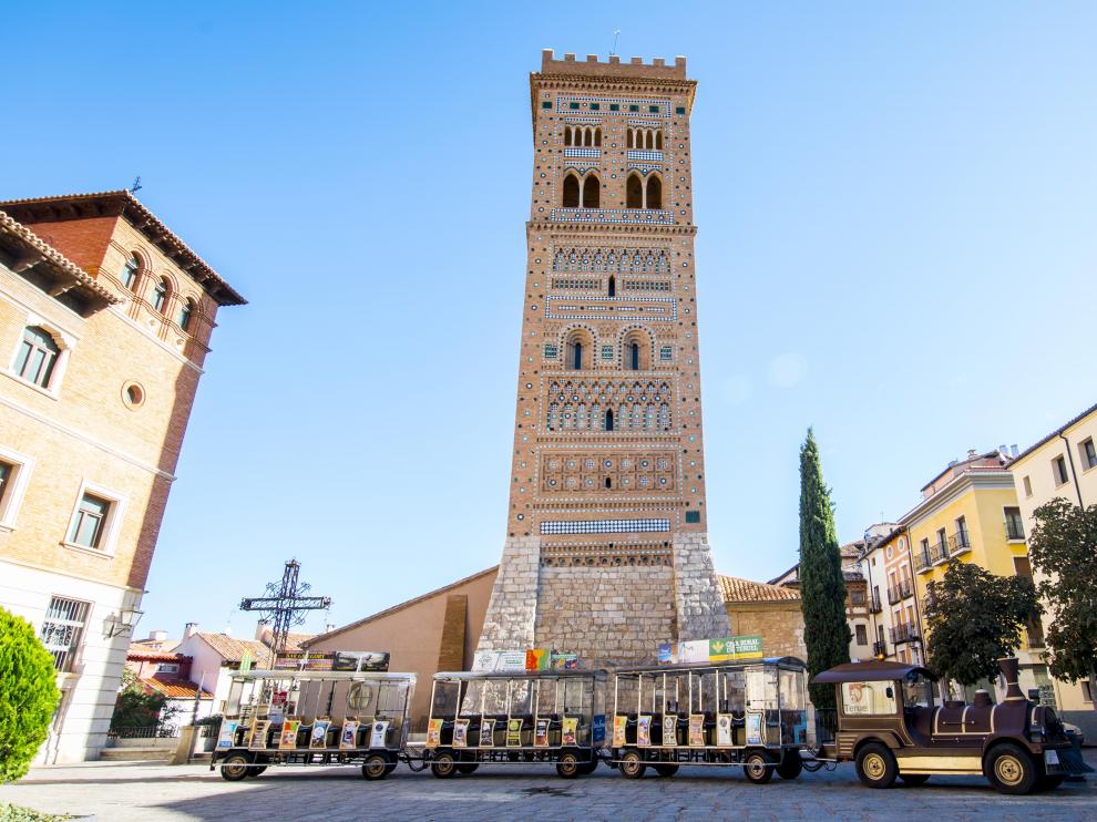 El tren turístico de Teruel, en la plaza del Seminario.