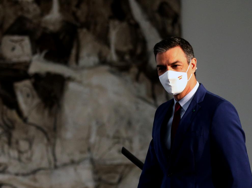 El presidente del Gobierno, Pedro Sánchez, a su llegada a un acto de homenaje a la comunidad educativa, en La Moncloa.