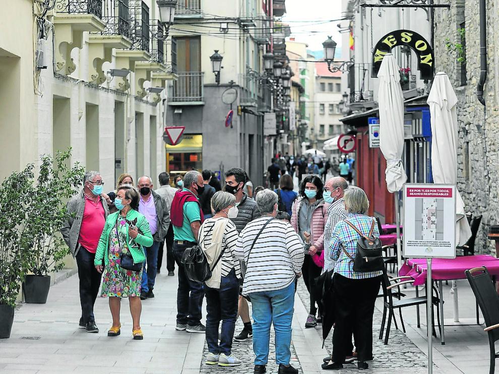 Animación en las calles de Jaca, este sábado por la tarde.
