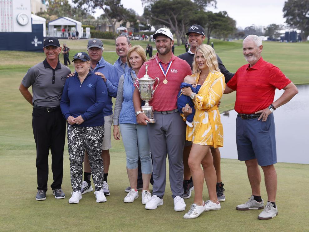 El español Jon Rahm celebró su triunfo junto a su familia