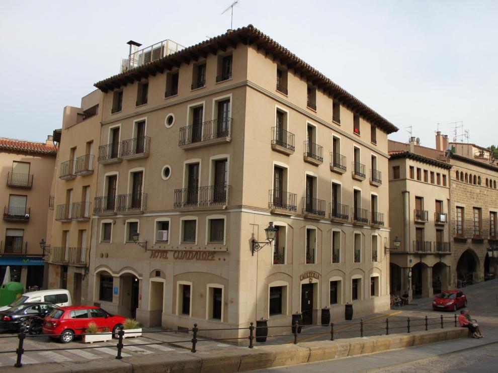 El Hotel Guadalope, en la plaza de España de Alcañiz, se abrió en 1968