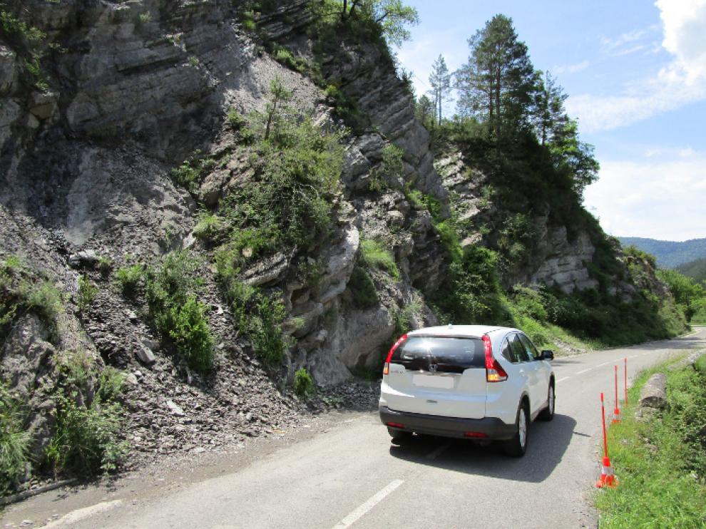 Estado de la carretera de acceso a Zuriza tras la primera actuación llevada a cabo hace unos meses.