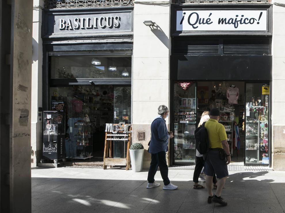 Turistas en el centro de Zaragoza en junio de 2021.