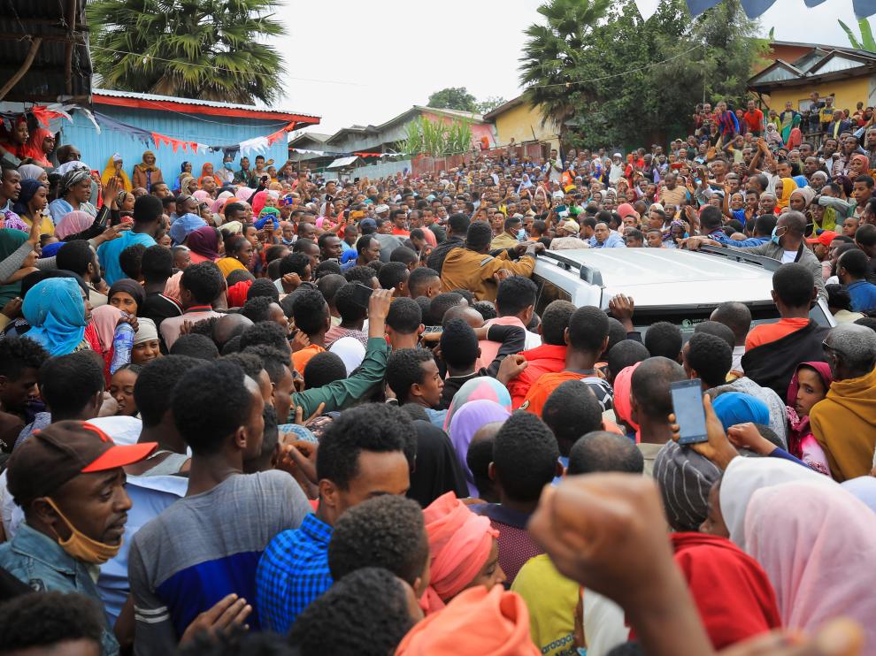 Imagen de archivo del presidente de Etiopía, Abiy Ahmed, a su llegada en coche a los pasados comicios celebrados el 21 de junio.