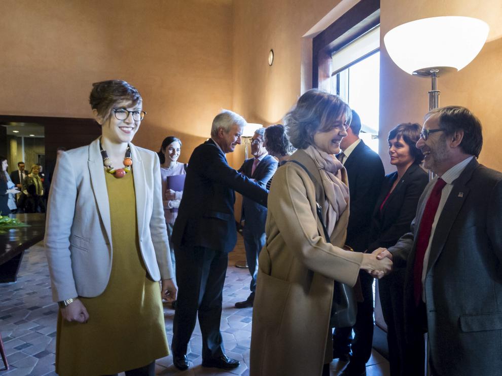 La ministra Tejerina y la entonces presidenta de las Cortes, Violeta Barba, en la última comisión mixta de seguimiento