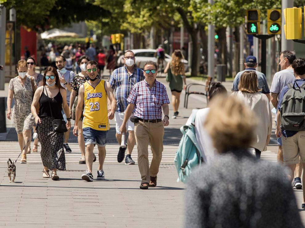 Primer día sin mascarilla obligatoria en exteriores en Zaragoza.