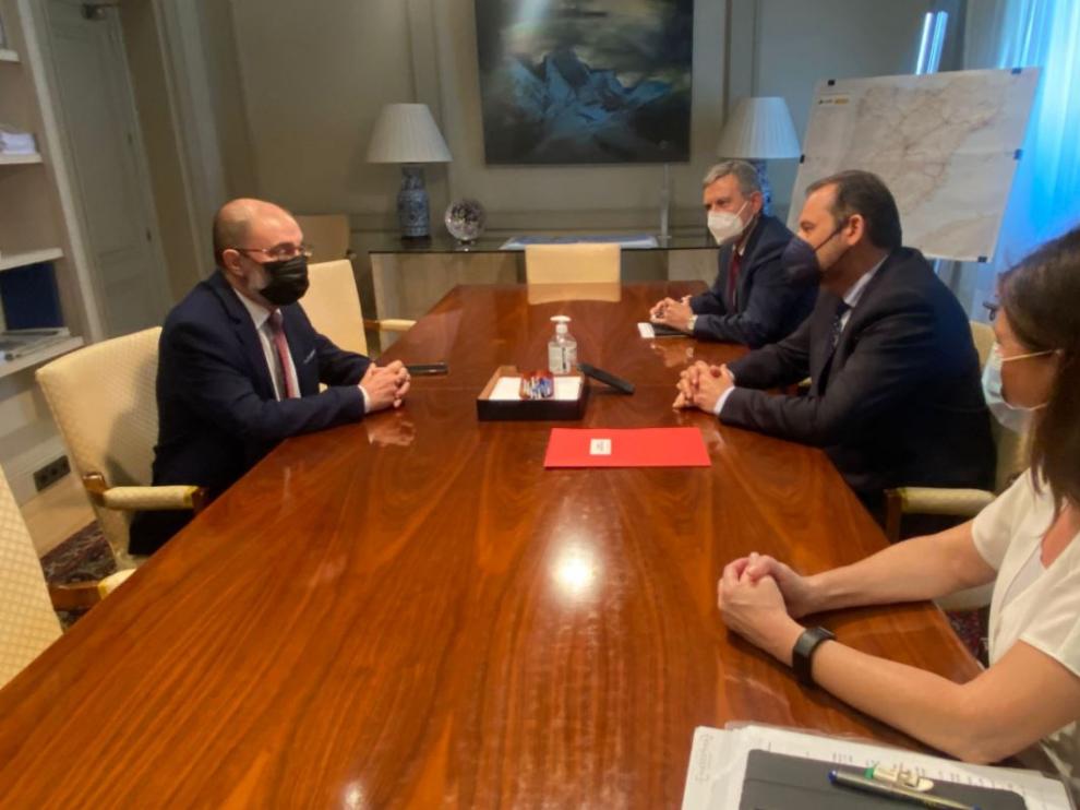 Reunión entre Fomento y el Gobierno de Aragón sobre el futuro de los servicios ferroviarios.