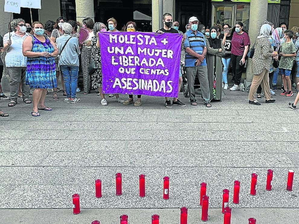Algunos de los carteles de repulsa estaban escritos en árabe