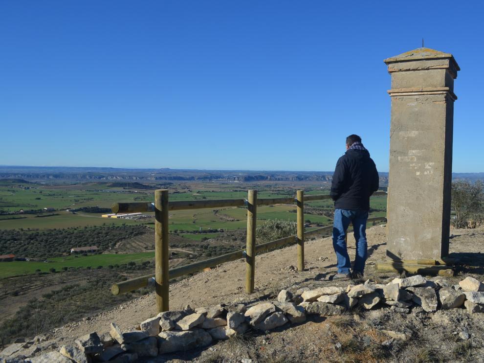 La Sierra de Carrodilla y la ribera del Cinca desde el mirador natural de Santa Bárbara, en Fonz