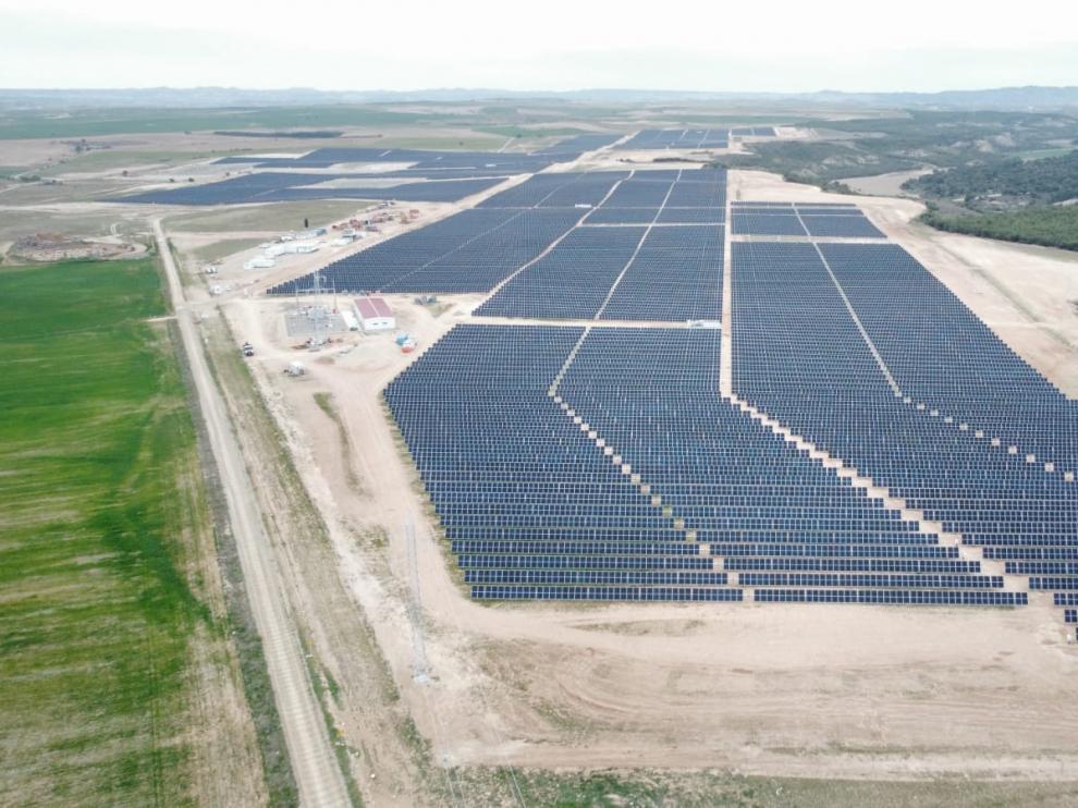 Planta solar de 50 megavatios que acaba de concluir Forestalia en San Mateo de Gállego.