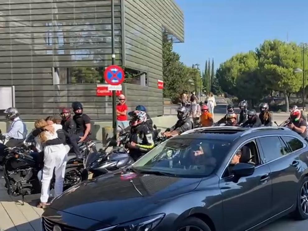 Homenaje al joven motorista muerto, este viernes en el cementario de Torrero.