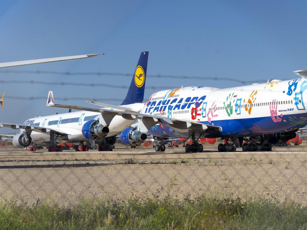 La campa de estacionamiento de aviones está prácticamente llena.