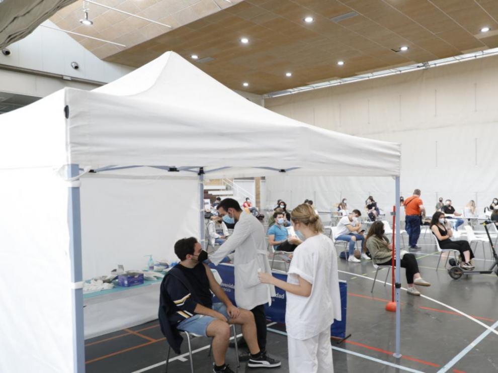 Vacunación a los universitarios en Zaragoza.