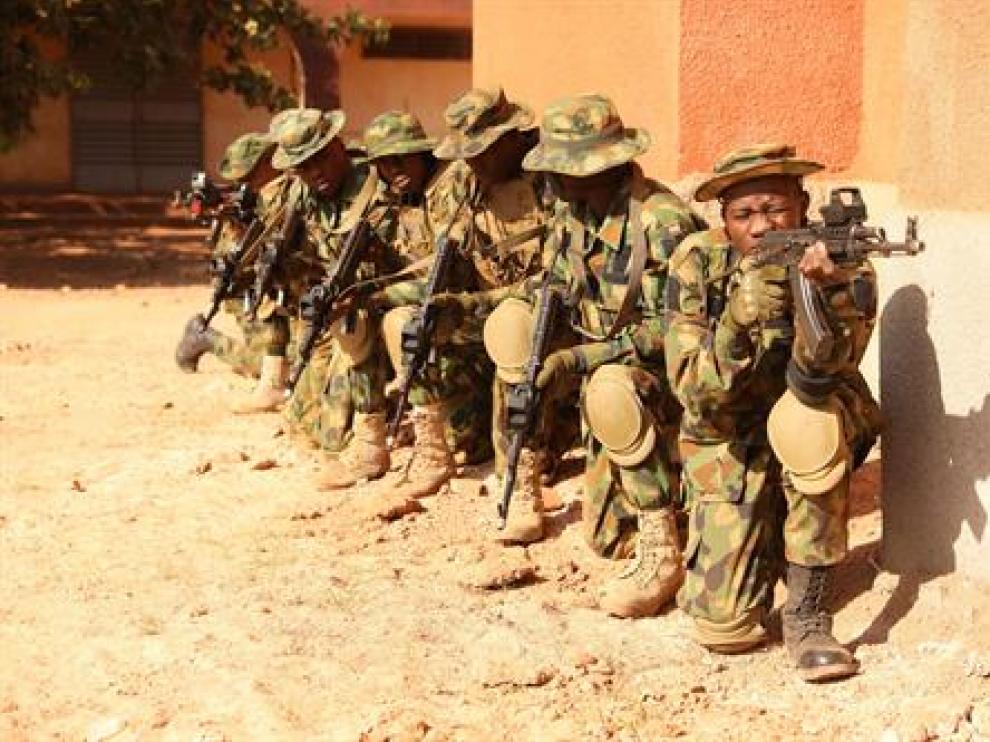 Las fuerzas de seguridad tienen rodeados a los secuestradores de más de 300 adolescentes en el norte de Nigeria.