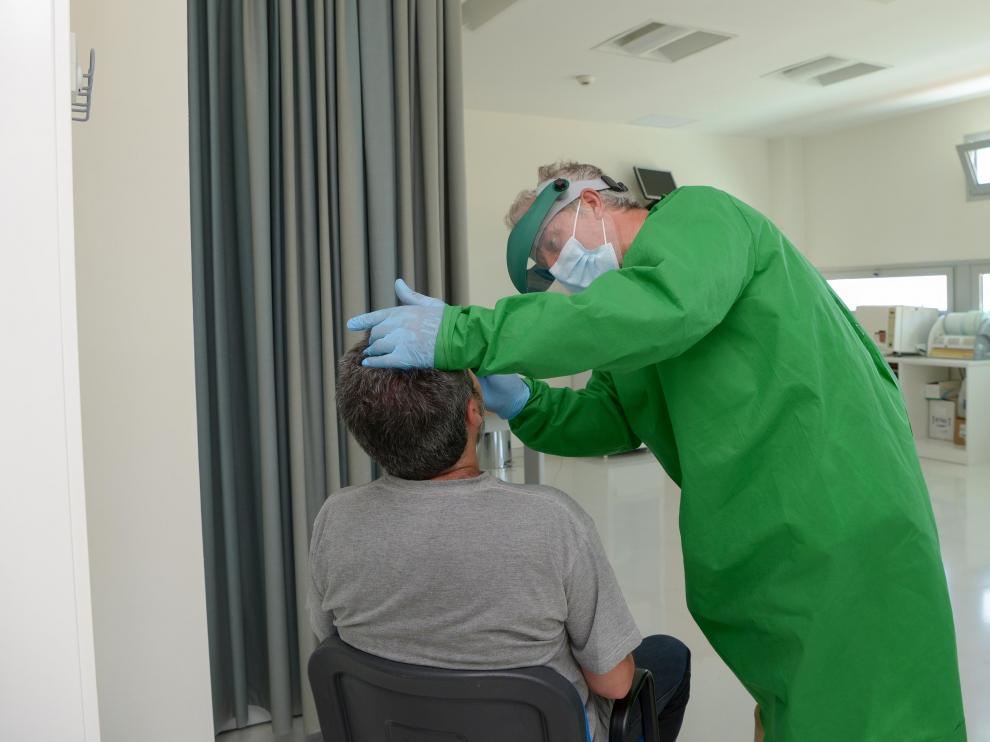 Prueba PCR en un centro de salud de Teruel