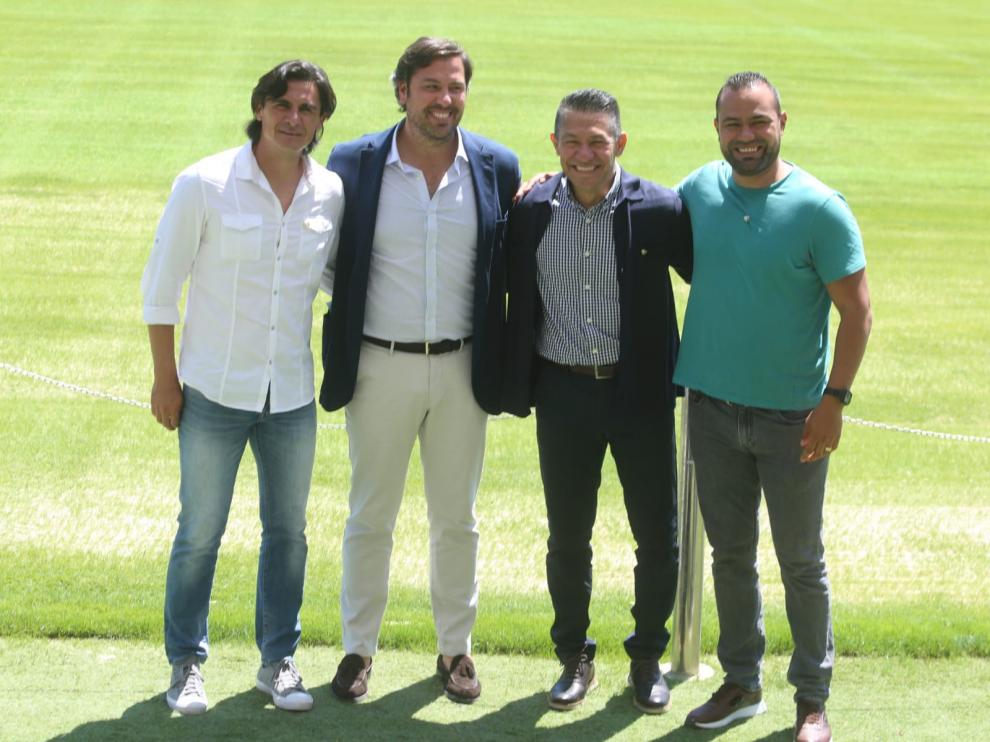 Nacho Ambriz, en el centro, junto al director deportivo Rubén García y con sus ayudantes Edgar Solano y Luis Martínez, en los flancos.