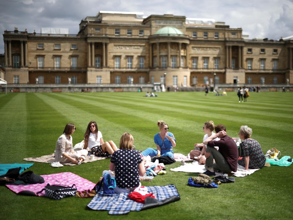 El Palacio de Buckingham abre sus jardines por primera vez