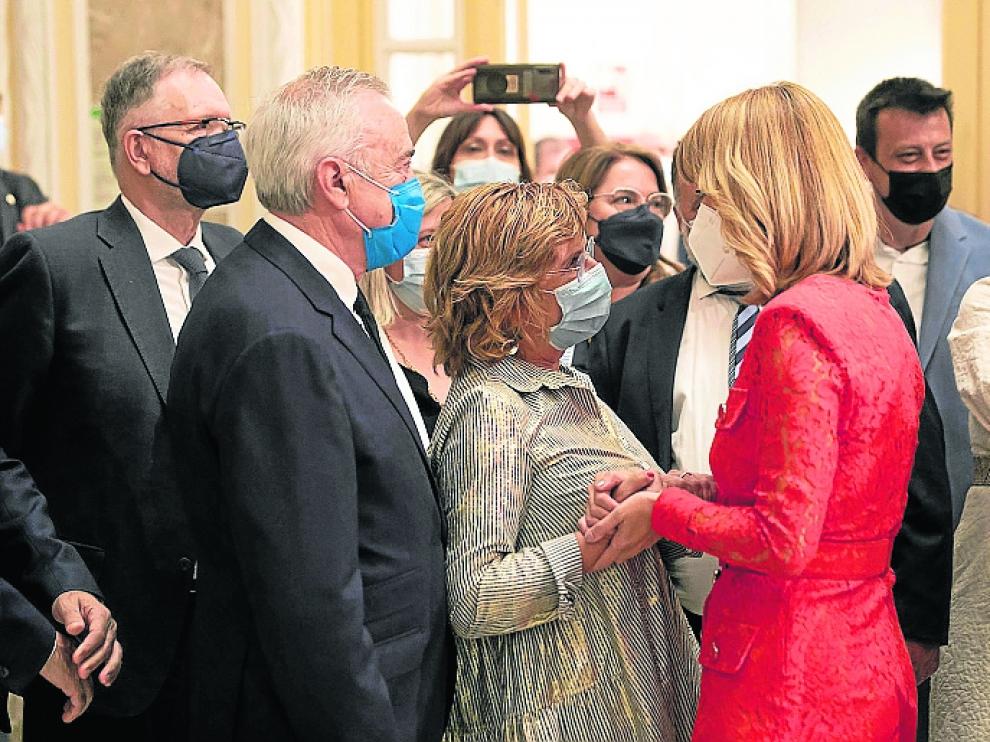 Broto y Sada, junto a la titular de Educación.