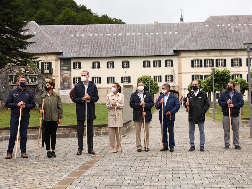 Lambán participa en la celebración del Año Xacobeo 2021-2022 en Roncesvalles, presidida por los Reyes.