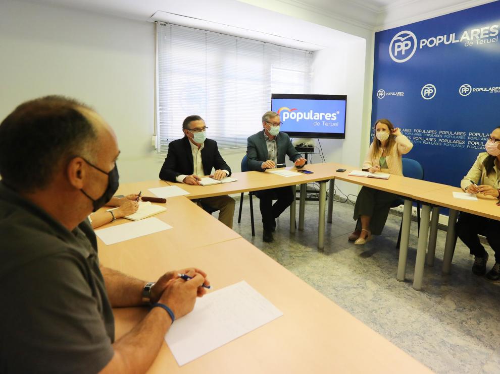 Beamonte, reunido con el grupo popular provincial de la Diputación.