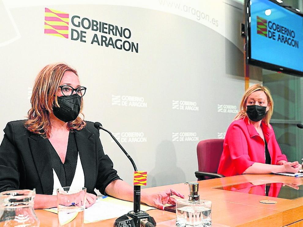 Las consejeras Pérez y Gastón, tras el Consejo de Gobierno.