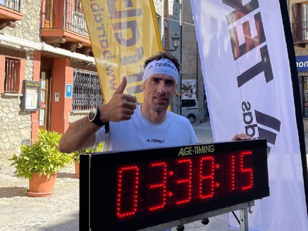 Luis Alberto Hernando, con el registro histórico.