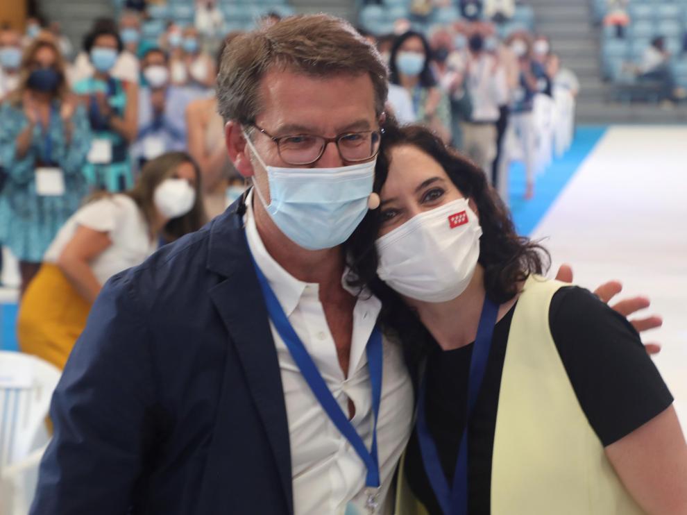 Alberto Núñez Feijóo e Isabel Díaz Ayuso, este viernes en Santiago durante el 17º Congreso del PPdeG