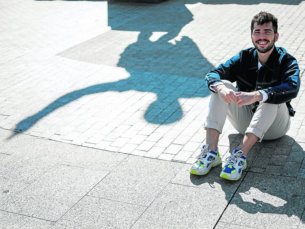 El arquitecto Manuel García-Lechuz, en la avenida de César Augusto de la capital aragonesa.