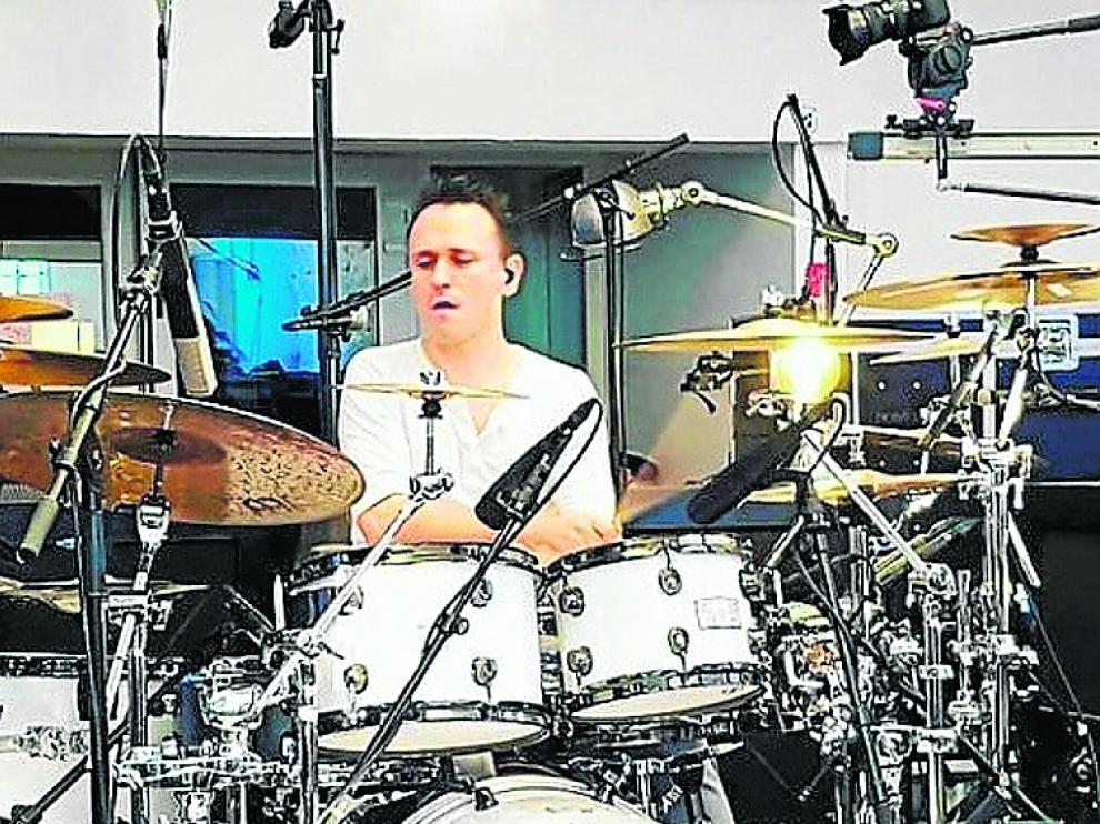 El baterista francés Damien Schmitt.