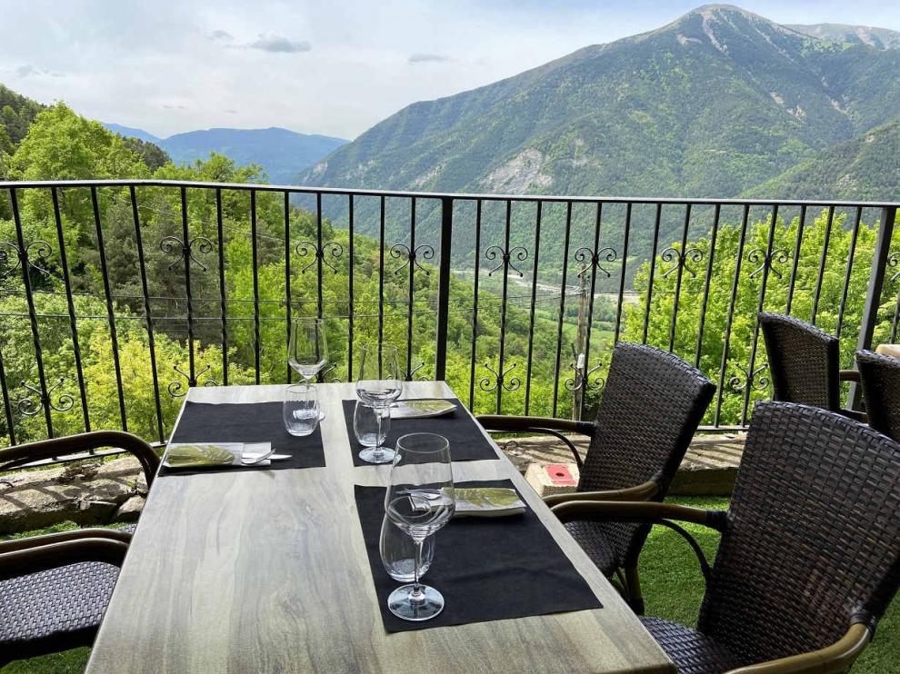 Vistas desde el Restaurante El Balcón del Pirineo en Buesa.