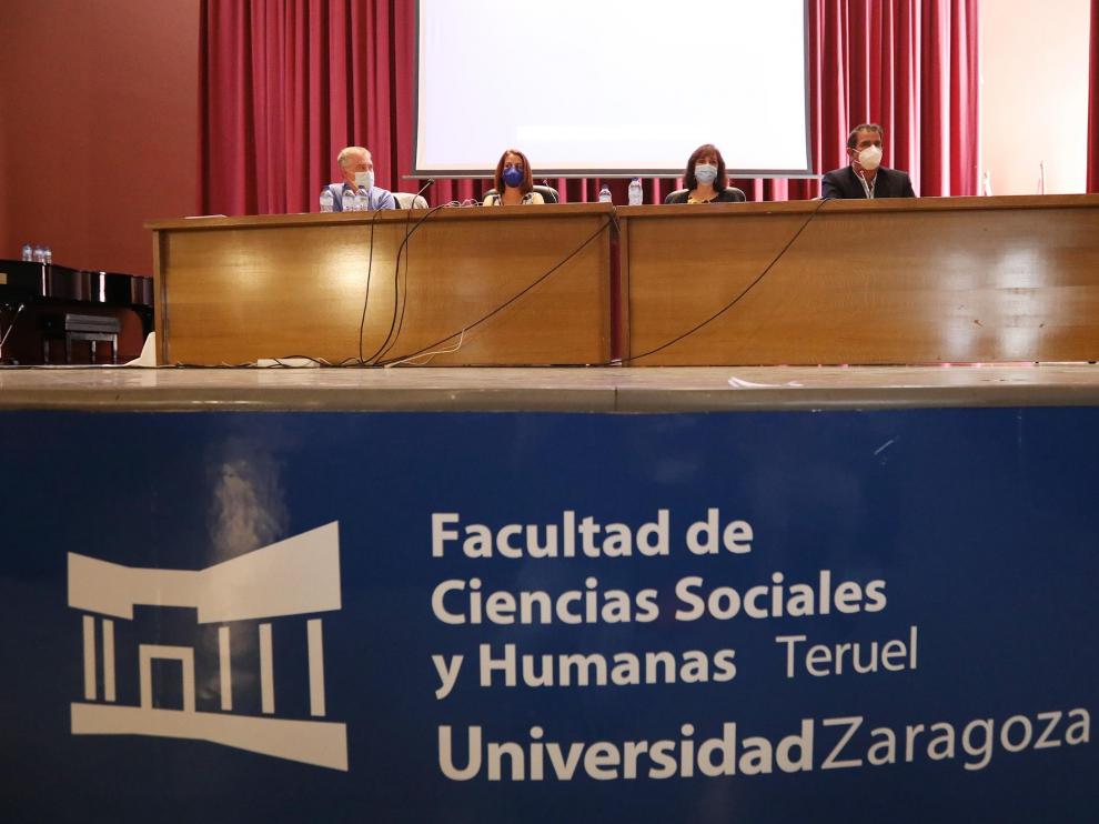Clausura del acto en la Facultad de Ciencias Sociales y Humanas de Teruel.