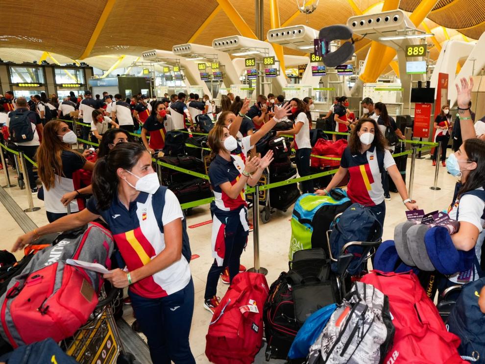 El equipo olímpico español este sábado en el aeropuerto de Barajas