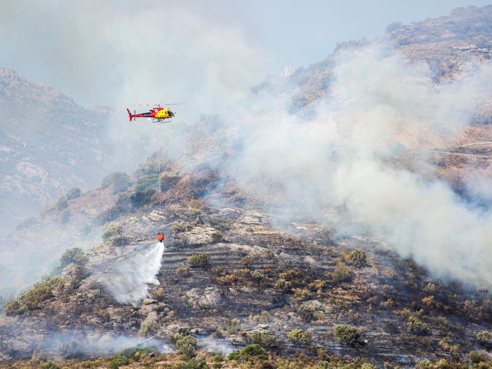 El incendio de Girona quema 500 hectáreas y obliga a evacuar a 350 personas