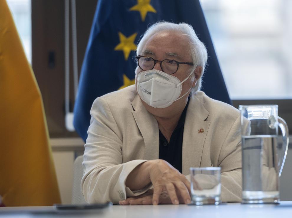 El ministro de Universidades, Manuel Castells, durante una entrevista.