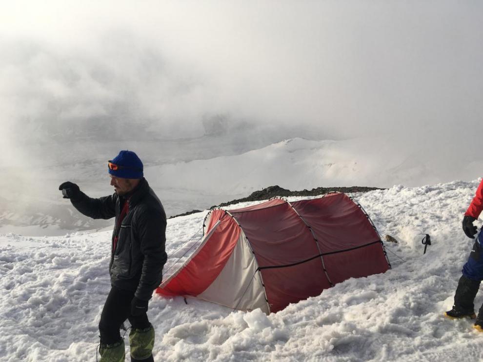 El montañero aragonés Carlos Pauner ha dormido en un pico a 5.100 para aclimatarse antes del ascenso.