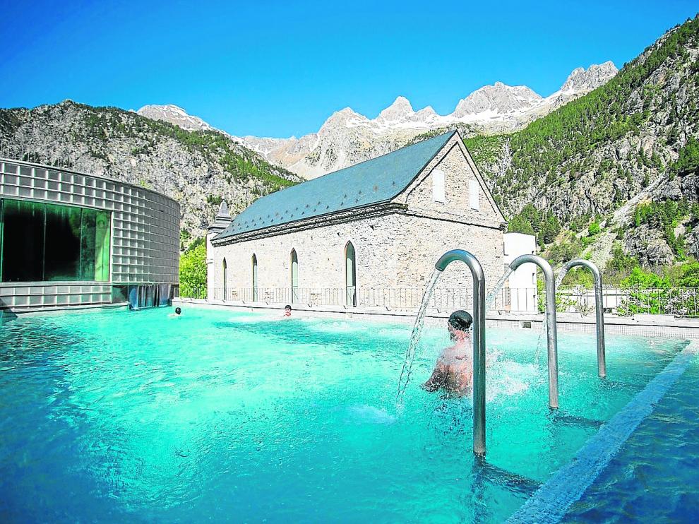 Piscina exterior del Balneario de Panticosa. Aragón es una de las comunidades autónomas más rica en aguas termales.