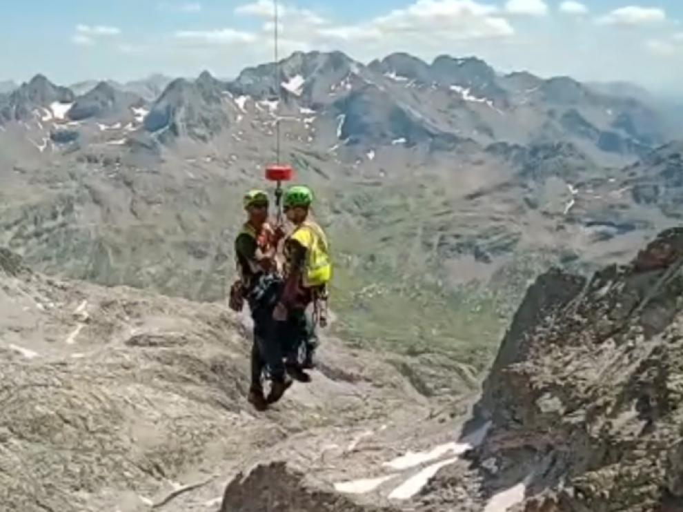 Labores de rescate de los escaladores en el pico Balaitus.