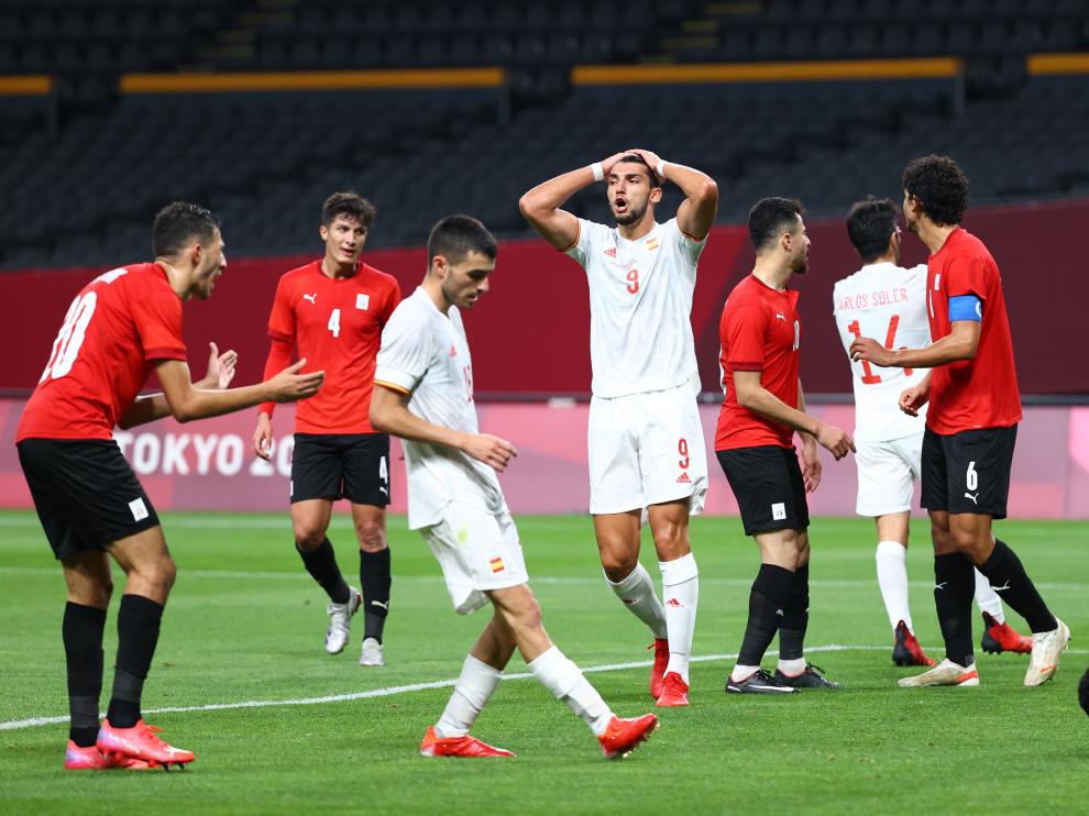 Soccer Football - Men - Group C - Egypt v Spain