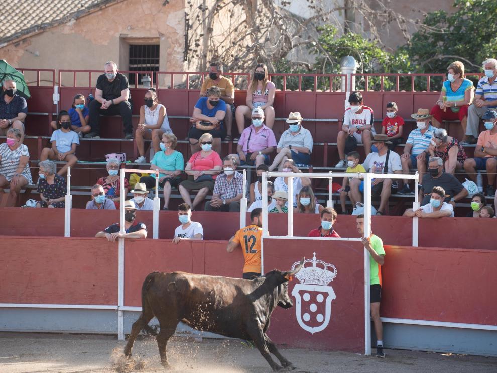 Los vecinos de Quinto, durante los festejos taurinos celebrados ayer por la tarde