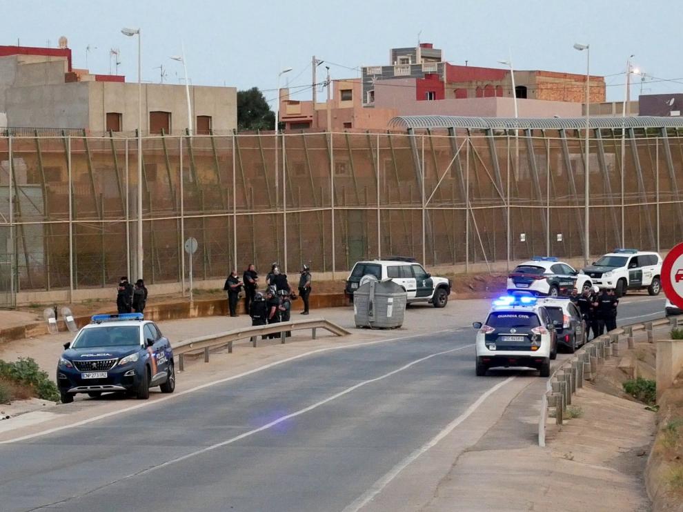 Un grupo reducido de migrantes consigue saltar la valla de Melilla