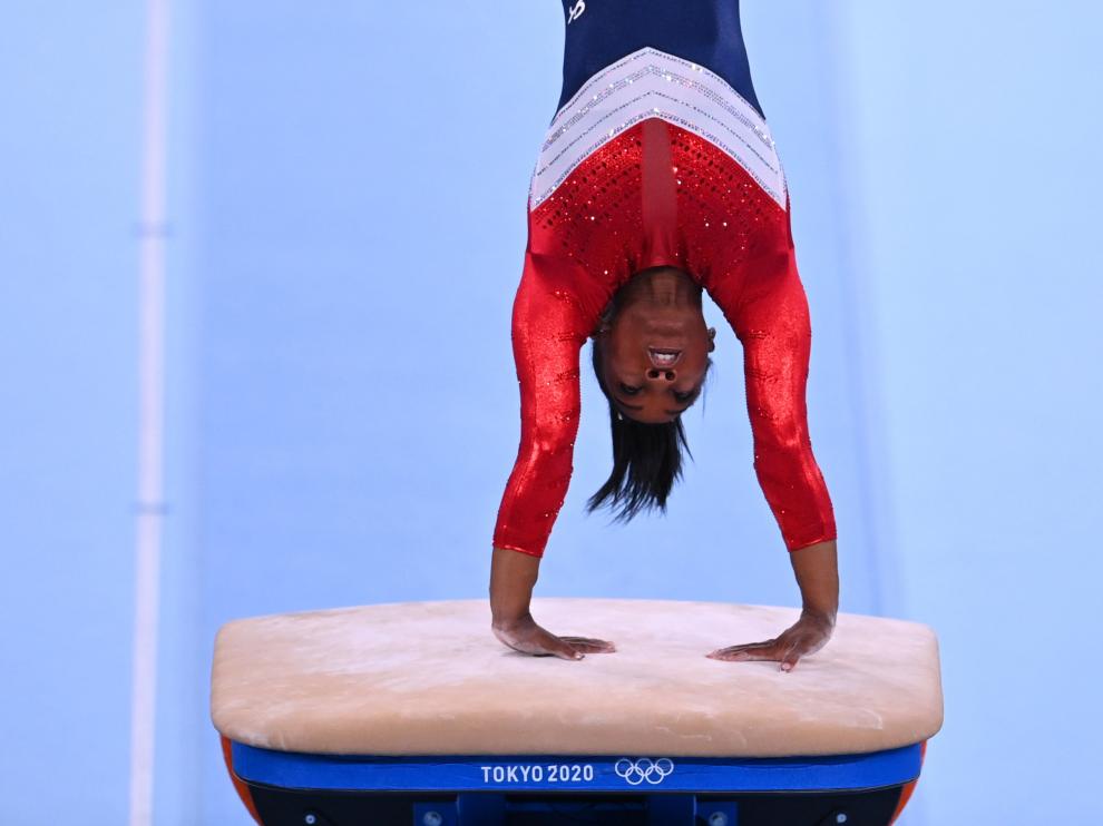 Tokyo 2020 Olympics - Gymnastics - Artistic - Womens Team - Final - Ariake Gymnastics Centre, Tokyo, Japan - July 27, 2021. Simone Biles of the United States in action on the vault REUTERS/Mike Blake[[[REUTERS VOCENTO]]] OLYMPICS-2020-GAR/W-TEAM-FNL