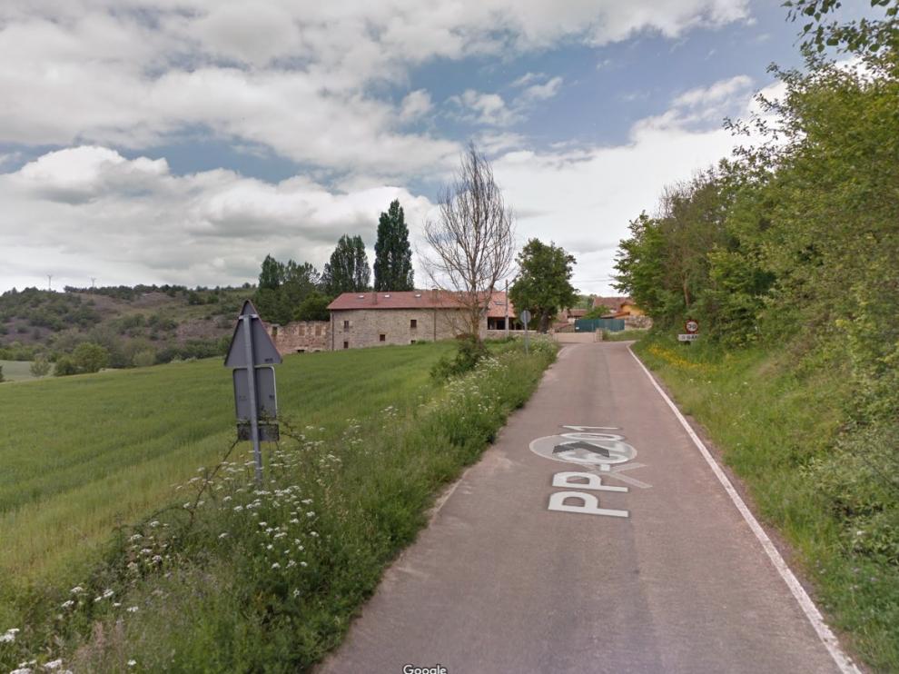 Carretera de acceso a Gama desde Villallano.