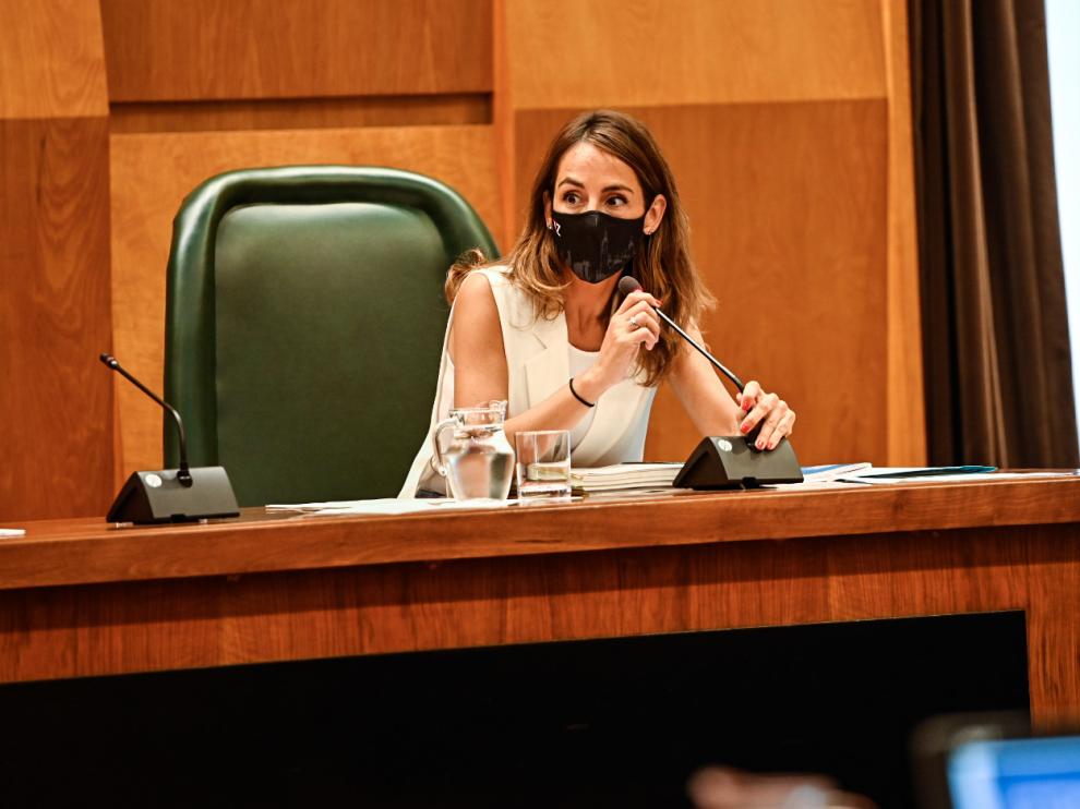 La concejal de Hacienda, María Navarro, al comienzo del pleno de este jueves.