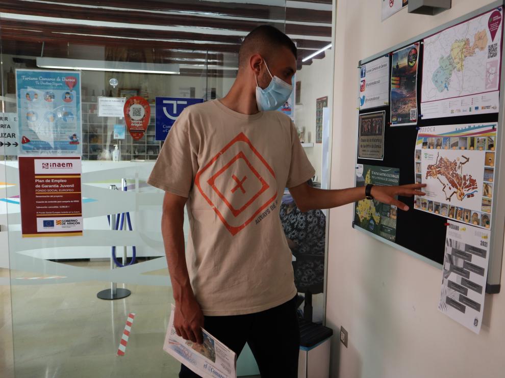 Mohammed Bouraya, universitario de Turín, hace prácticas en la oficina de turismo de Daroca.