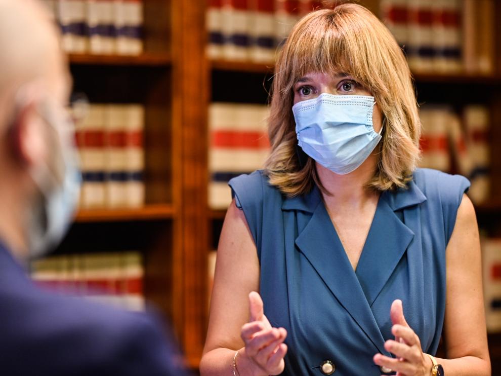 Pilar Alegría, durante la toma de posesión de Rosa Serrano.