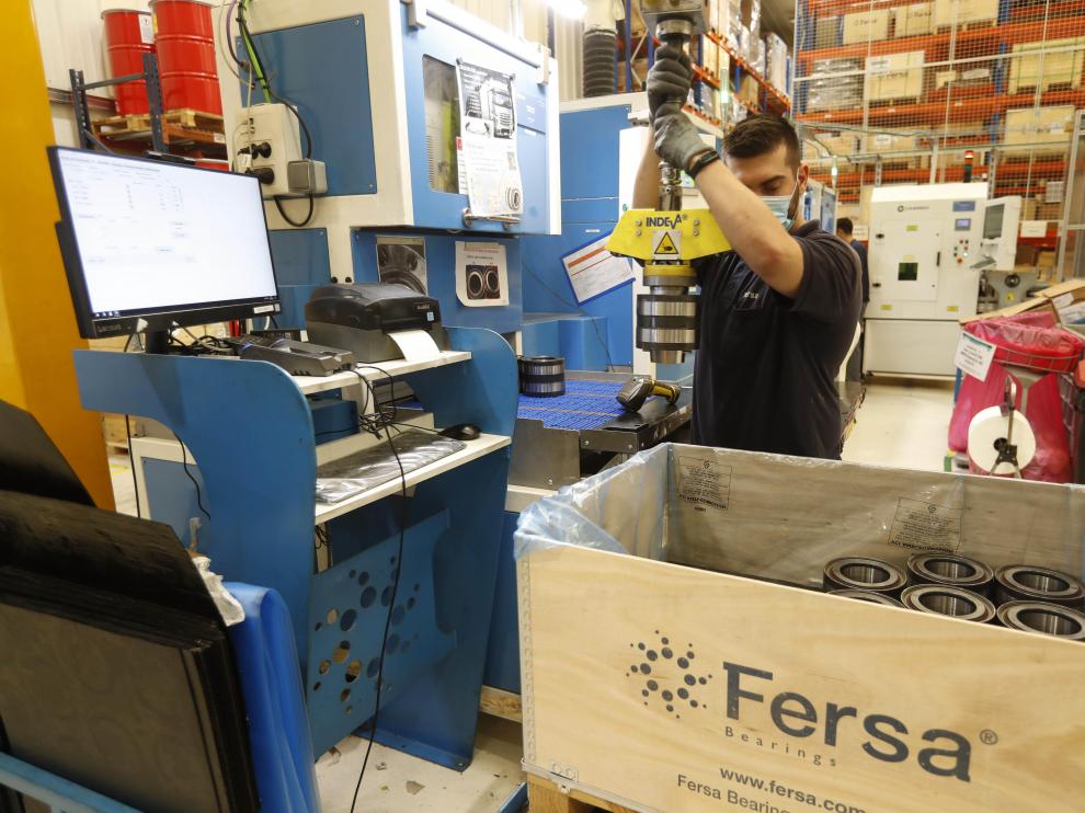 Producción de rodamientos en la planta de Fersa de Zaragoza.