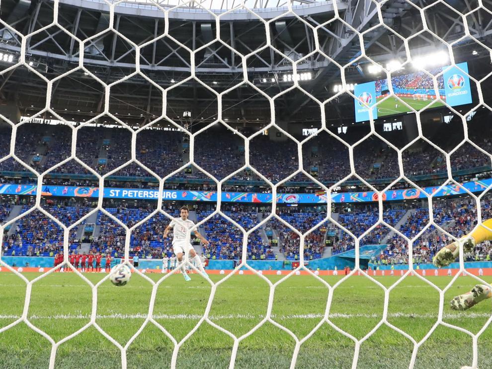 Oyarzabal lanza el penalti que da el pase a España, ante Suiza, a las semifinales de la Eurocopa
