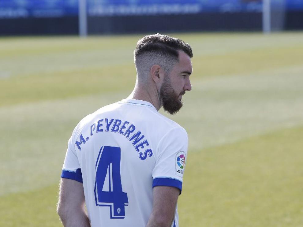 Mathieu Peybernes, con la camiseta y el dorsal 4 del Real Zaragoza en la pasada liga. La imagen, pese a estar prevista su continuidad, no se repetirá más.
