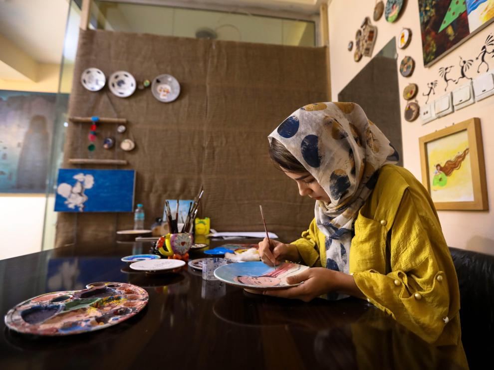 Afghan women's fear by coming taliban in power