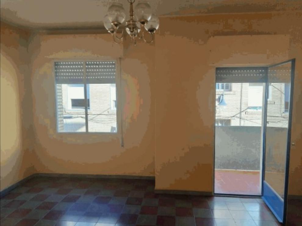 Imagen de la vivienda de Jaca que subasta el Adif.